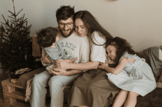 Стати насправді рідними! Як прийняти і полюбити дитину партнера/(-ки): важливі поради чоловікам та жінкам