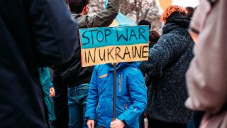 Всех объединил один враг. Митинги в поддержку Украины прошли по всему миру