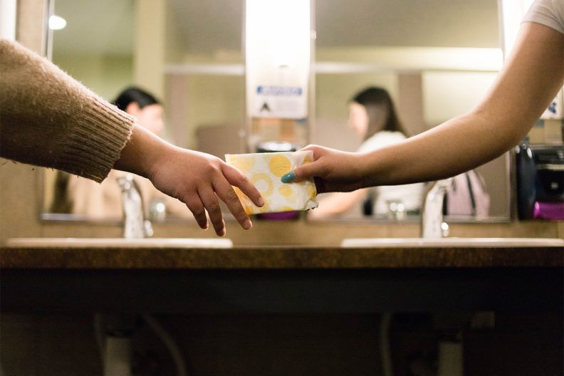 Почалася менструація в укритті. Що робити - поради гінекологині