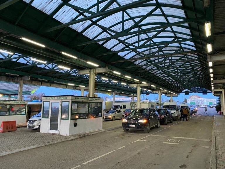 Як виїхати з України