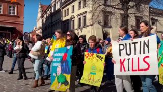 Мітинг українських мам у Варшаві на підтримку України