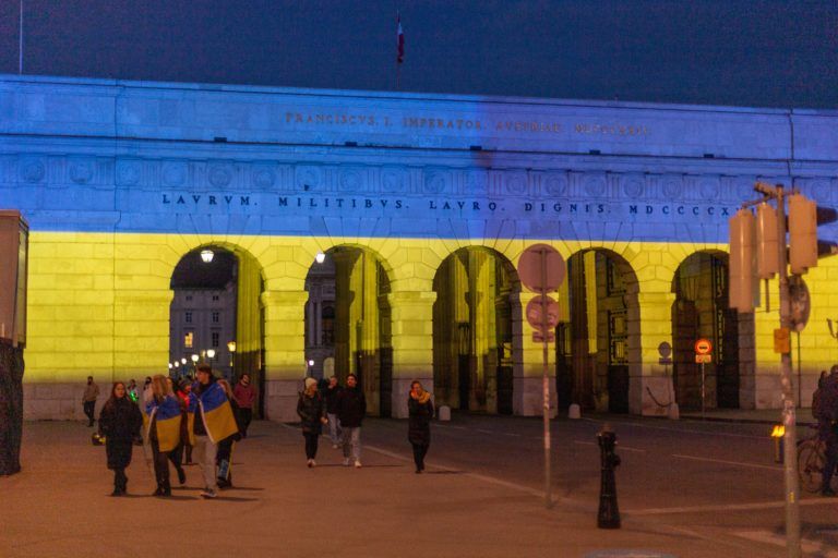 Мир поддерживает Украину