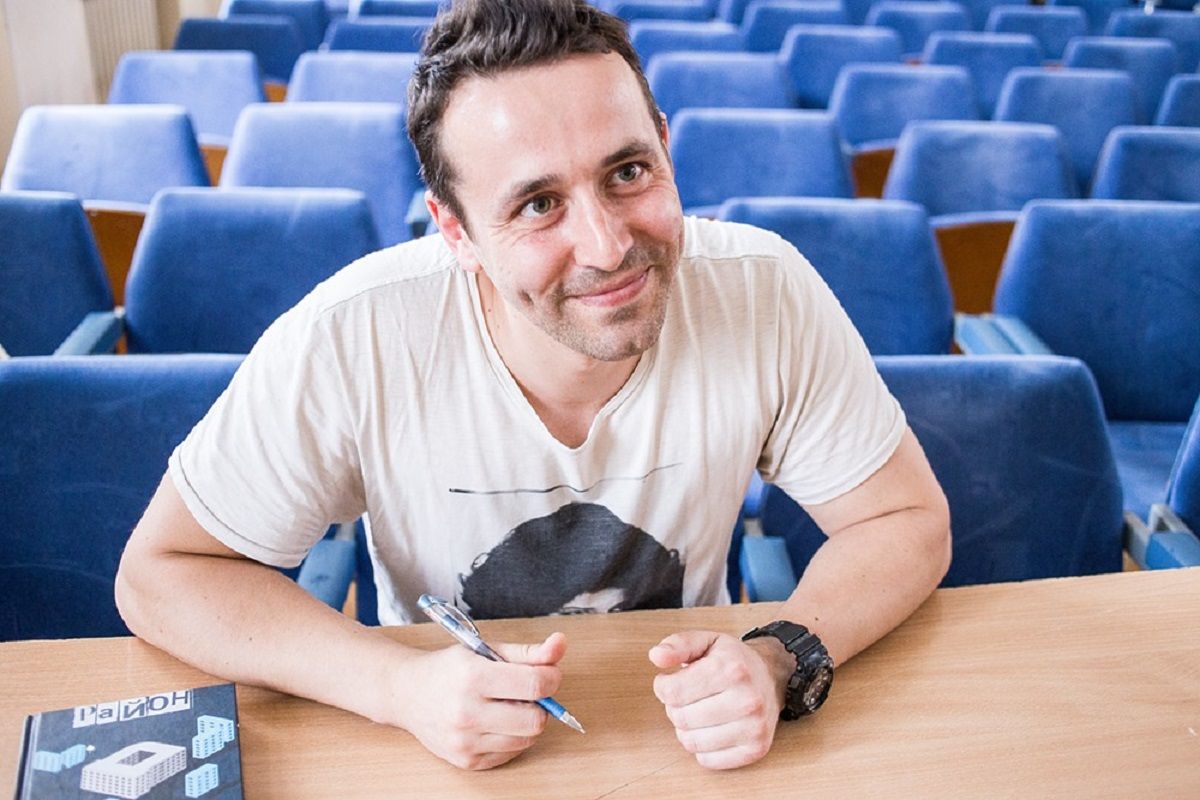 Змінив перо на автомат. Як письменник Артем Чех став на захист України