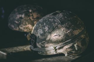 Відтепер - гуманітарка. Уряд прирівняв каски та бронежилети до гуманітарної допомоги - що це означає