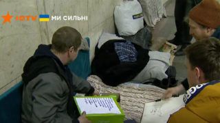 Як ллюди місяць живуть в столичному метро