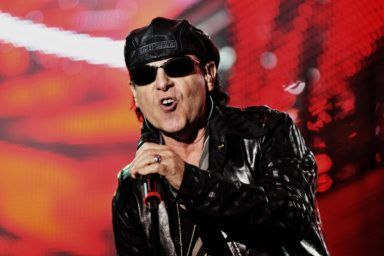Послухай моє серце - воно говорить “Україна”. Гурт Scorpions змінив рядки у легендарній пісні