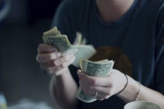 Як витрачати та вкладати гроші