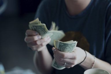 Як витрачати та вкладати гроші