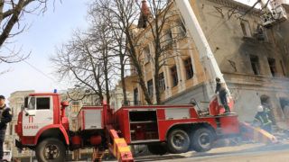 Наводять лад у місті - харків'яни почали розбирати завали міста