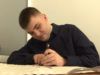 Допомагає кожен: як у Дніпрі 18-річний хлопець з аутизмом збирає гроші на бронежилети