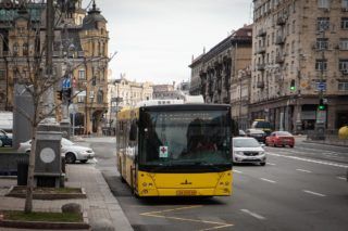 Як працює наземний транспорт у Києві: графік та маршрути автобусів, тролейбусів, трамваїв