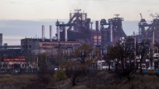 “Червоний прапор” для росіян: окупанти почали штурм Азовсталі в Маріуполі