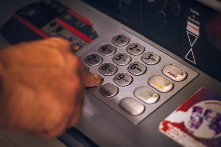 Чи варто забирати кошти з депозиту під час війни