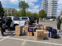 Фото 6 до: Джеремі Кларксон купив пікапи для допомоги Україні