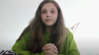 13-річна дівчинка з України шиє зайців для допомоги біженцям в Німеччині