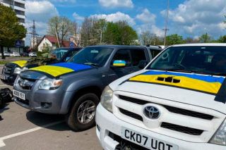 Джеремі Кларксон купив пікапи для допомоги Україні