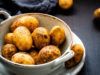 Молодой карамелизированный картофель: рецепт от Клопотенка карамелізована картопля