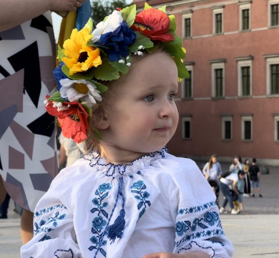 Фото 3 до: День вишиванки 2022 у Варшаві – історії українців, які святкували закордоном