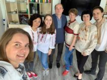 Фото 20 до: Редакція Вікон у вишиванці