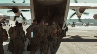 Перше відео безстрашного десанту, що доправив підмогу бійцям Азову