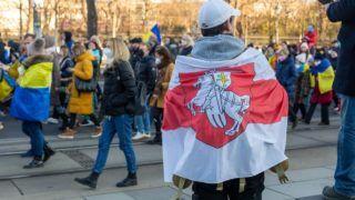 Білоруси допомагають українцям — що їм за це буде