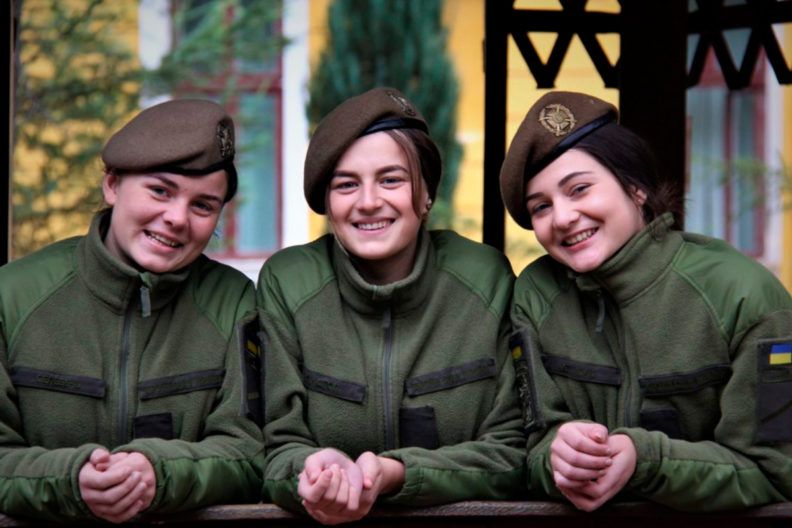 Українські жінки-військові