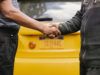 Продают, хвастаются и наживаются: как купить авто и не стать жертвой мошенников