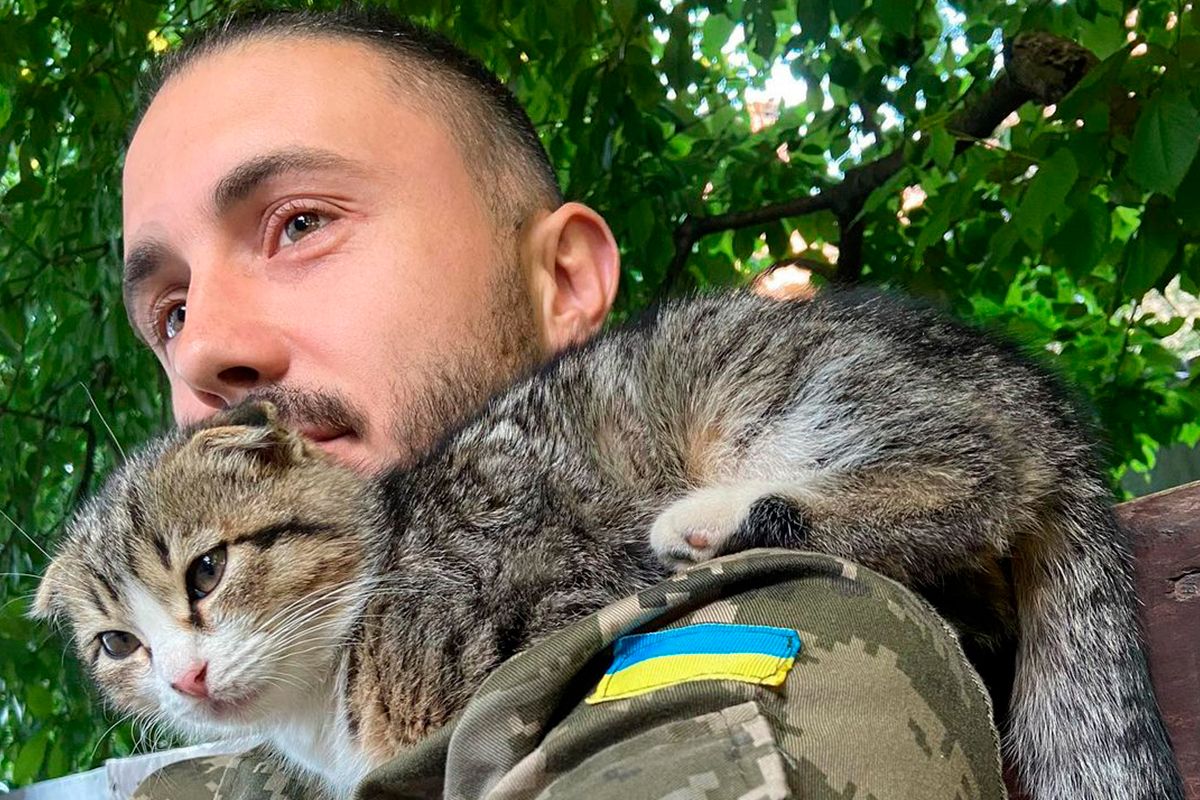 Тарас Тополя про життя на передовій та свій аукціон
