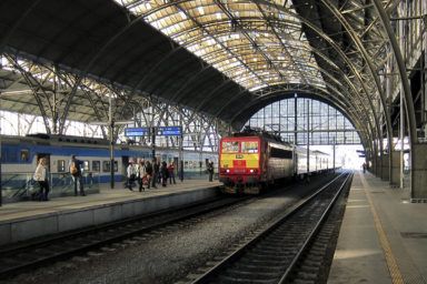 Польща скасовує безплатний проїзд для українців