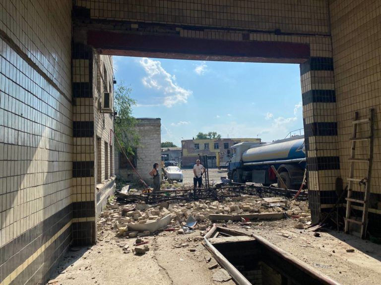 Фото 1 до: Фото розтрощеного СТО у Дніпрі