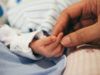 Колообіг добра в Україні — мама з немовлям втратили будинок, але допомогли іншим знедоленим 