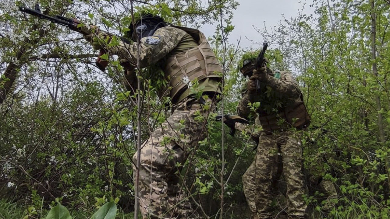 Чому ВСУ відійшли з Лисичанстка:пояснює військовий експерт