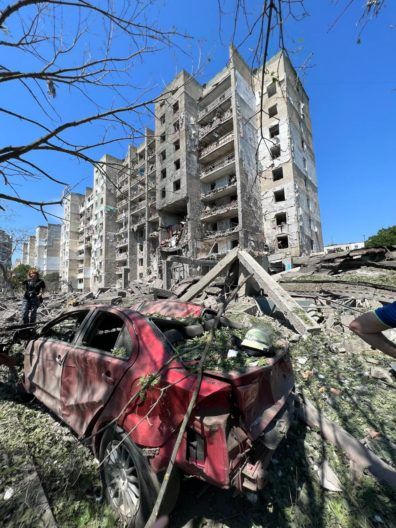 Фото 3 до: Дружина лежала мертва поруч зі мною. Сина відкинуло в сторону. Я його тримав на руках. А потім його вже не було.