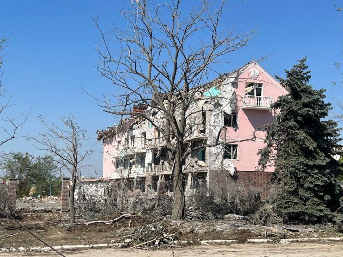 Фото 2 до: Дружина лежала мертва поруч зі мною. Сина відкинуло в сторону. Я його тримав на руках. А потім його вже не було.