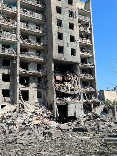 Фото 5 до: Дружина лежала мертва поруч зі мною. Сина відкинуло в сторону. Я його тримав на руках. А потім його вже не було.