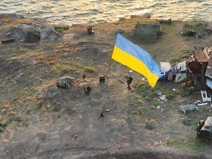 Фото 1 до: Росіяни залишили острів Зміїний: приємні новини від ОК