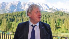 Борис Джонсон іде у відставку - що стало причиною і чого досяг на посаді