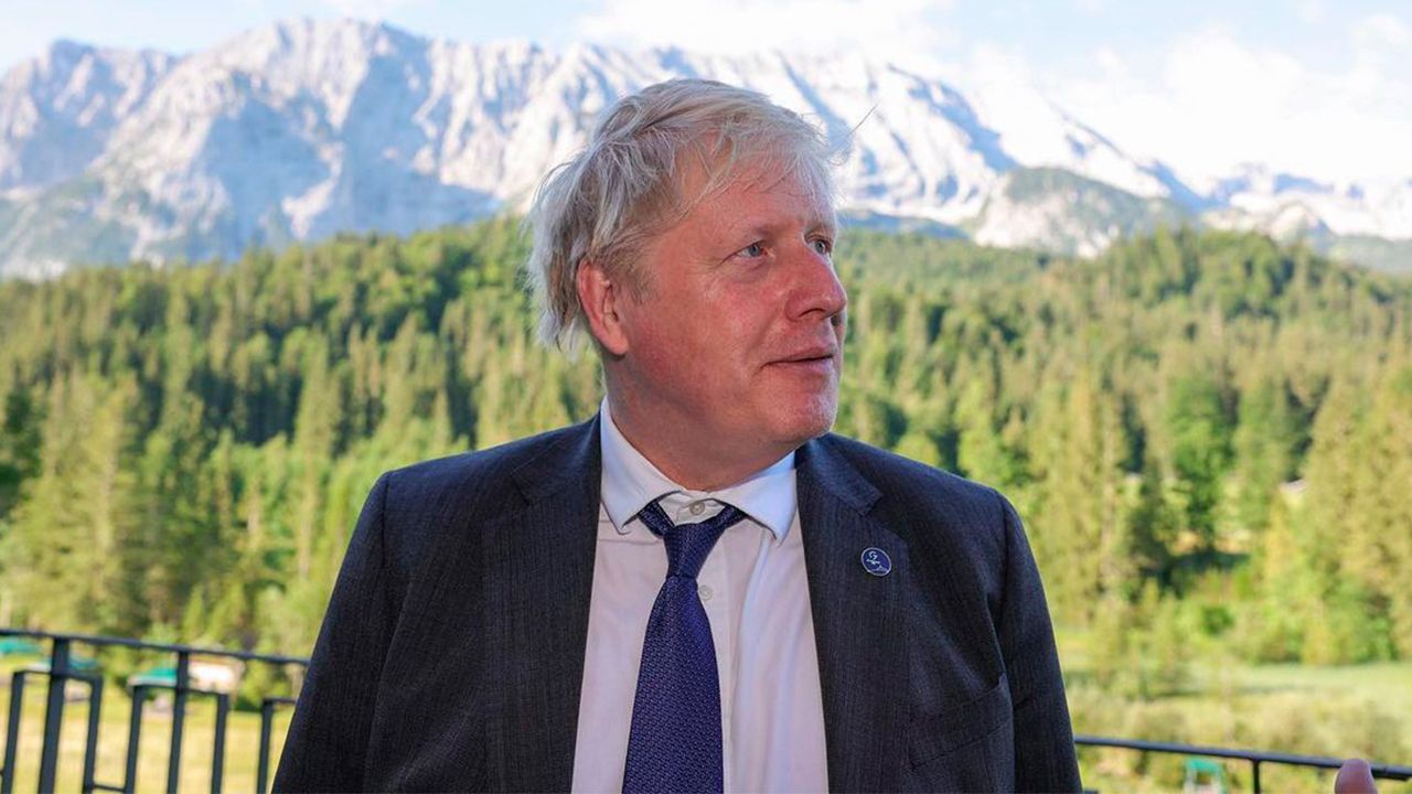 Борис Джонсон іде у відставку - що стало причиною і чого досяг на посаді