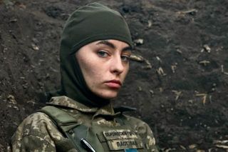 Готова на все, аби допомогти пораненому — історія парамедика Ластівки, яка оберігає життя на Донеччині