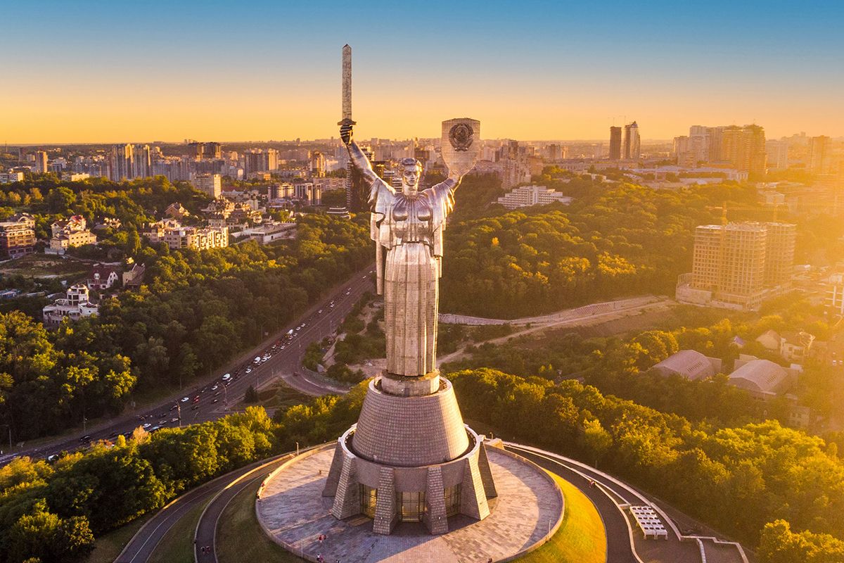 Подальша доля герба СРСР на Батьківщині-Матері - опитування в Дії