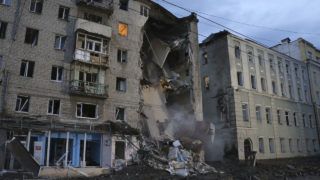 Ни одной спокойной ночи! В результате ракетных обстрелов Харькова разрушен целый подъезд многоэтажки