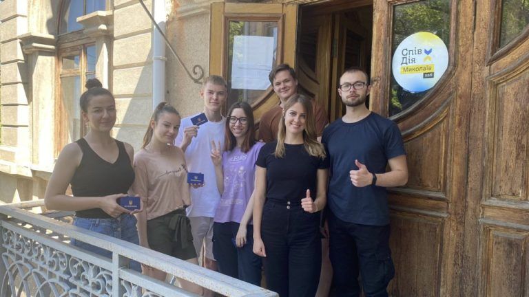 Фото до: Історія координаторки Оксани та волонтерського осередку Миколаєва