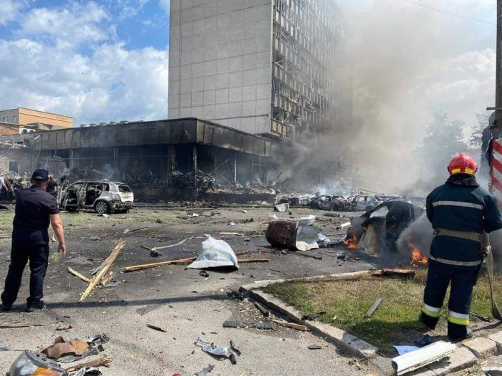 Фото 8 к: Взрывы в Виннице 14.07.2022: ракеты попали в центр города, есть жертвы