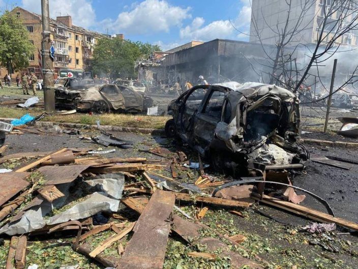 Фото 7 к: Взрывы в Виннице 14.07.2022: ракеты попали в центр города, есть жертвы