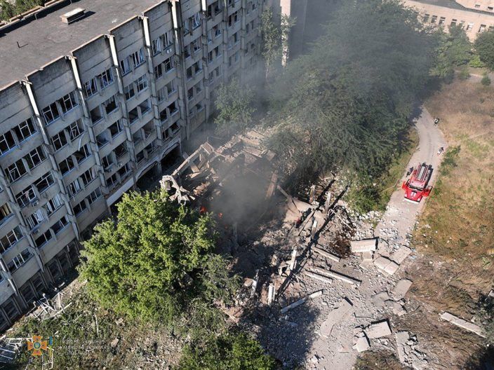 Хотят уничтожить наше образование. Россияне ударили по двум университетам в Николаеве Фото 5 к: Последствия обстрела Николаева 15.07.2022: русские обстреляли 2 университета в Николаеве