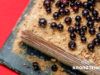 Вечная классика с новаторскими нотками: рецепт медовика со смородиной от Евгения Клопотенка