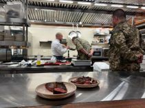 Боги війни, польової кухні та ваших шлунків. Артилеристи на передовій, які нагодують краще, ніж у ресторані Фото 16 до: Майстер-клас чоловіків у Володимира Ярославського