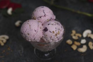 Як приготувати корисне чорничне морозиво вдома: простий рецепт