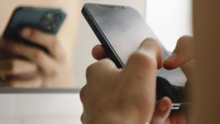 Называют друг друга трусами и начинают драку. Оккупант рассказал матери, как избили генерала