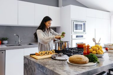 Корисні звички, які покращать життя під час війни: 8 простих порад